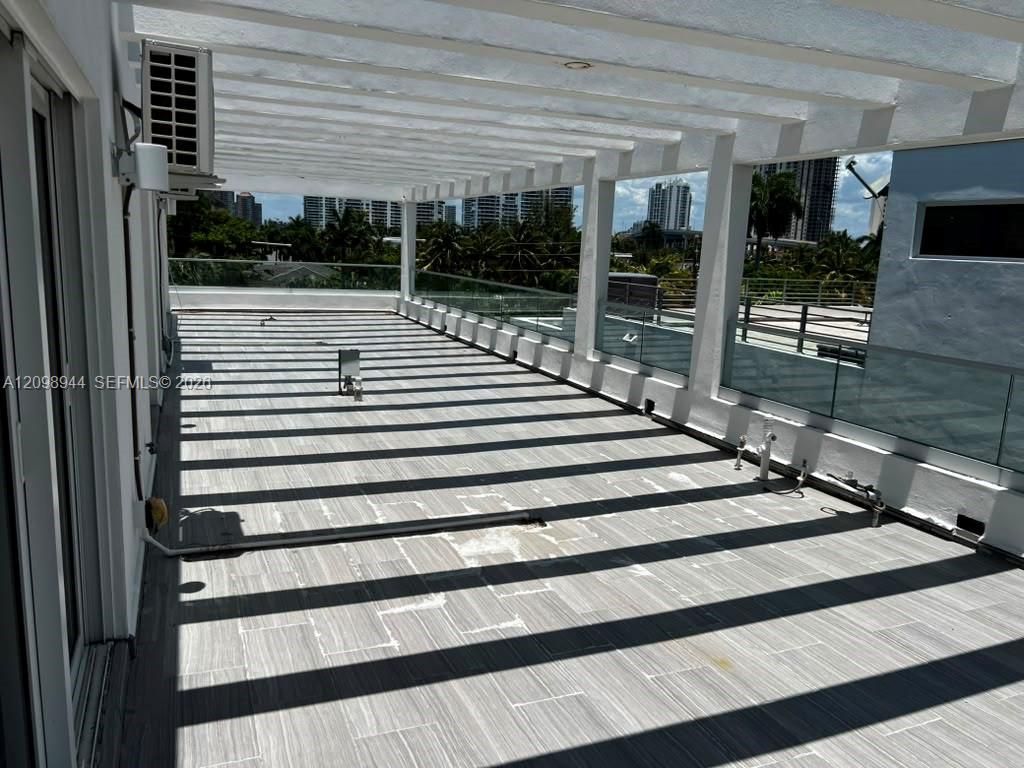 18975 Atlantic Blvd , Sunny Isles Beach, FL 33160 Photo