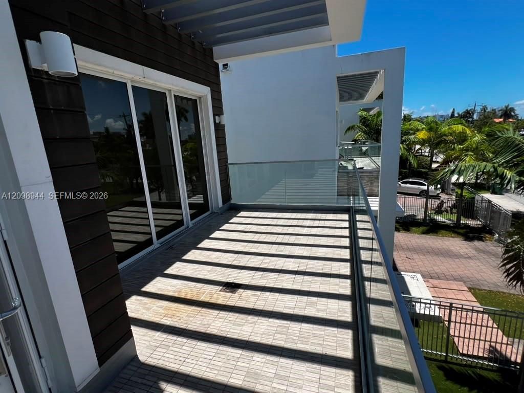 18975 Atlantic Blvd , Sunny Isles Beach, FL 33160 Photo