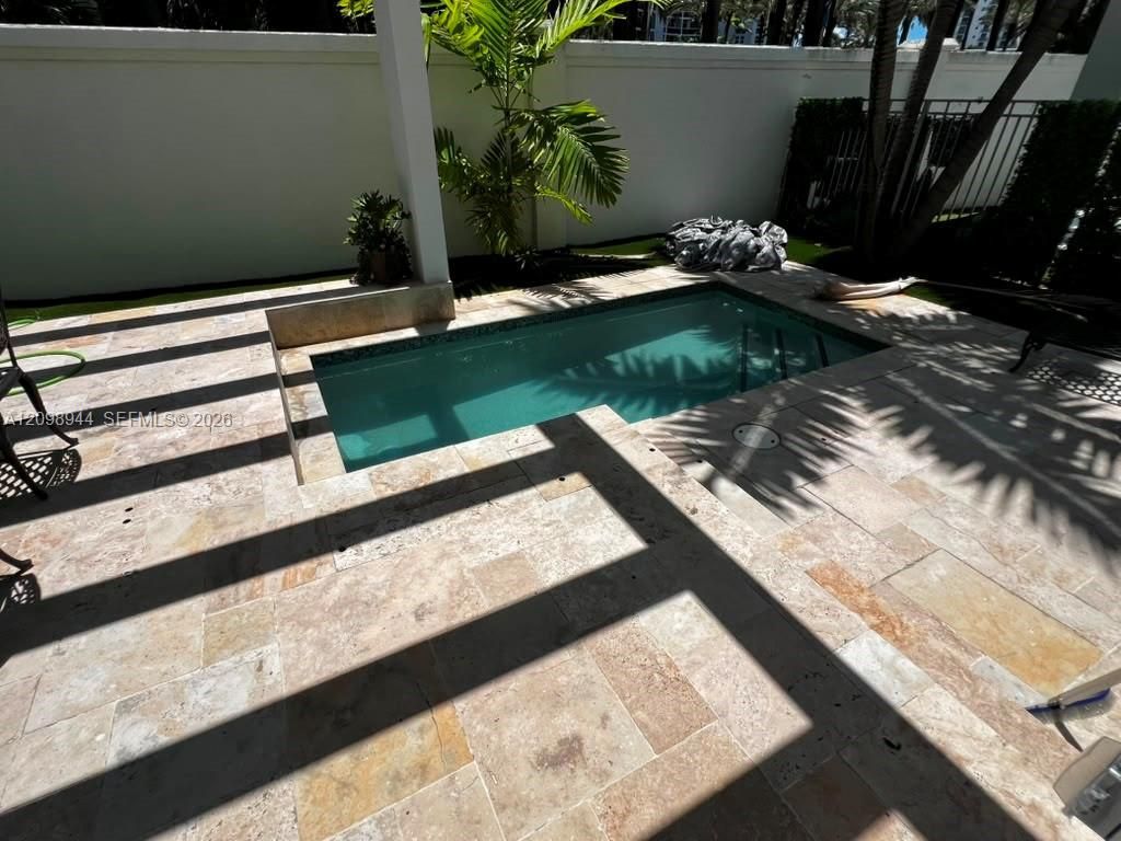 18975 Atlantic Blvd , Sunny Isles Beach, FL 33160 Photo