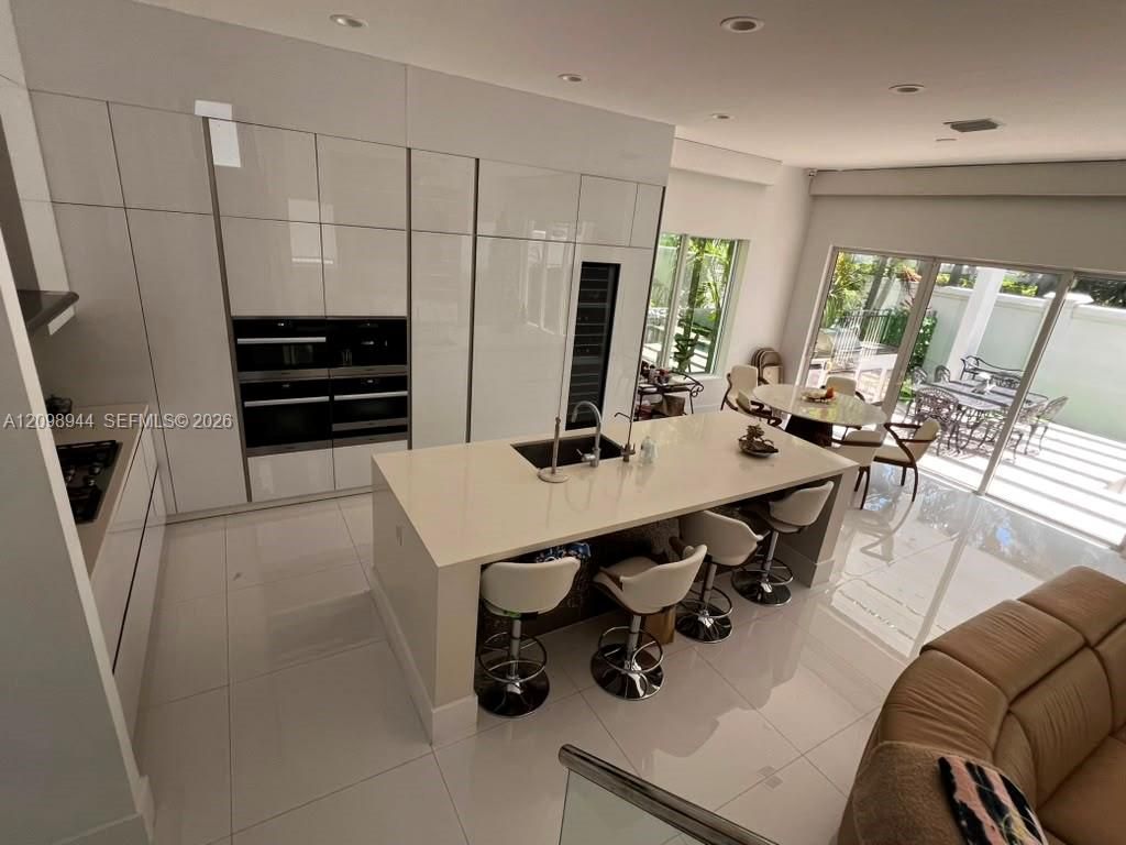 18975 Atlantic Blvd , Sunny Isles Beach, FL 33160 Photo