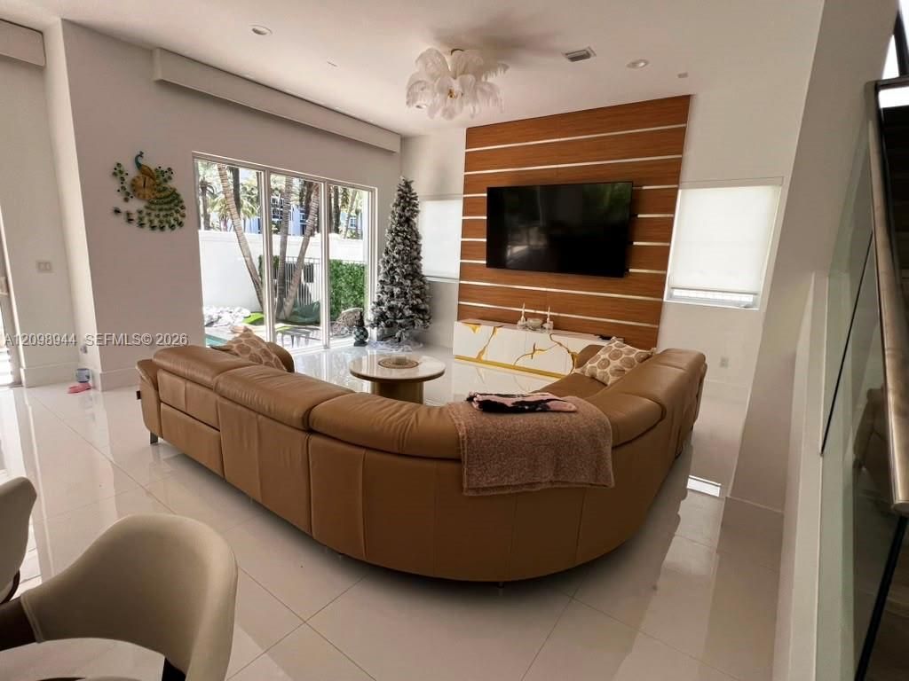 18975 Atlantic Blvd , Sunny Isles Beach, FL 33160 Photo