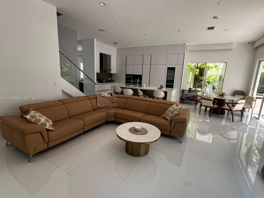 18975 Atlantic Blvd , Sunny Isles Beach, FL 33160 Photo