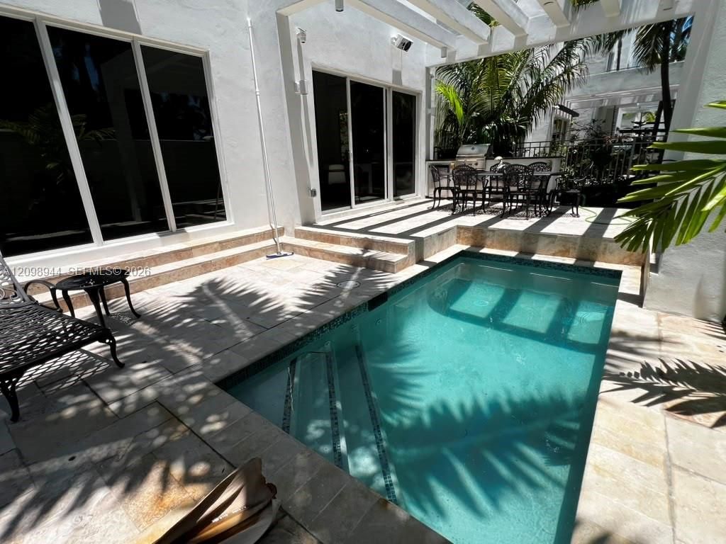 18975 Atlantic Blvd , Sunny Isles Beach, FL 33160 Photo