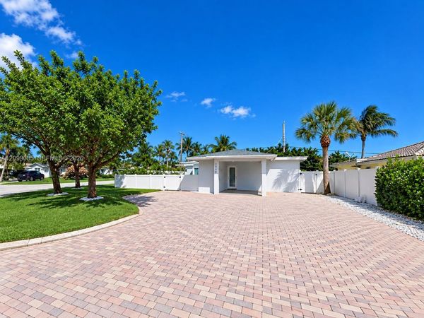 1046 SE 22nd Ave , Pompano Beach, FL 33062