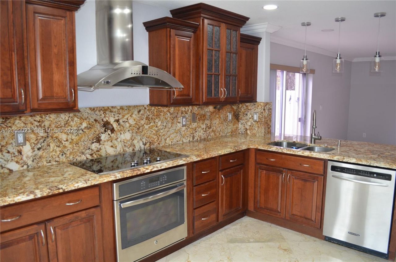 18808 NW 24th Pl , Pembroke Pines, FL 33029 Photo