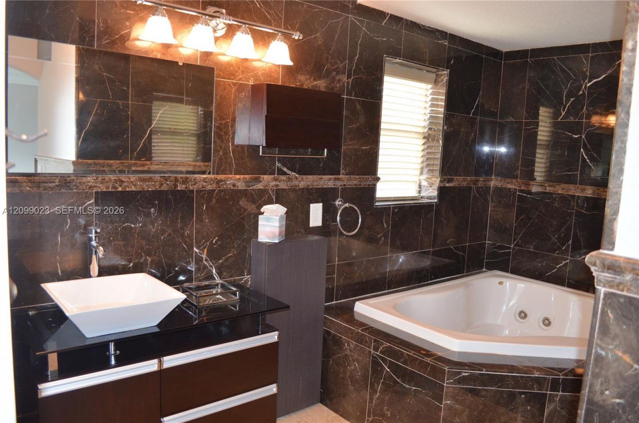 18808 NW 24th Pl , Pembroke Pines, FL 33029 Photo