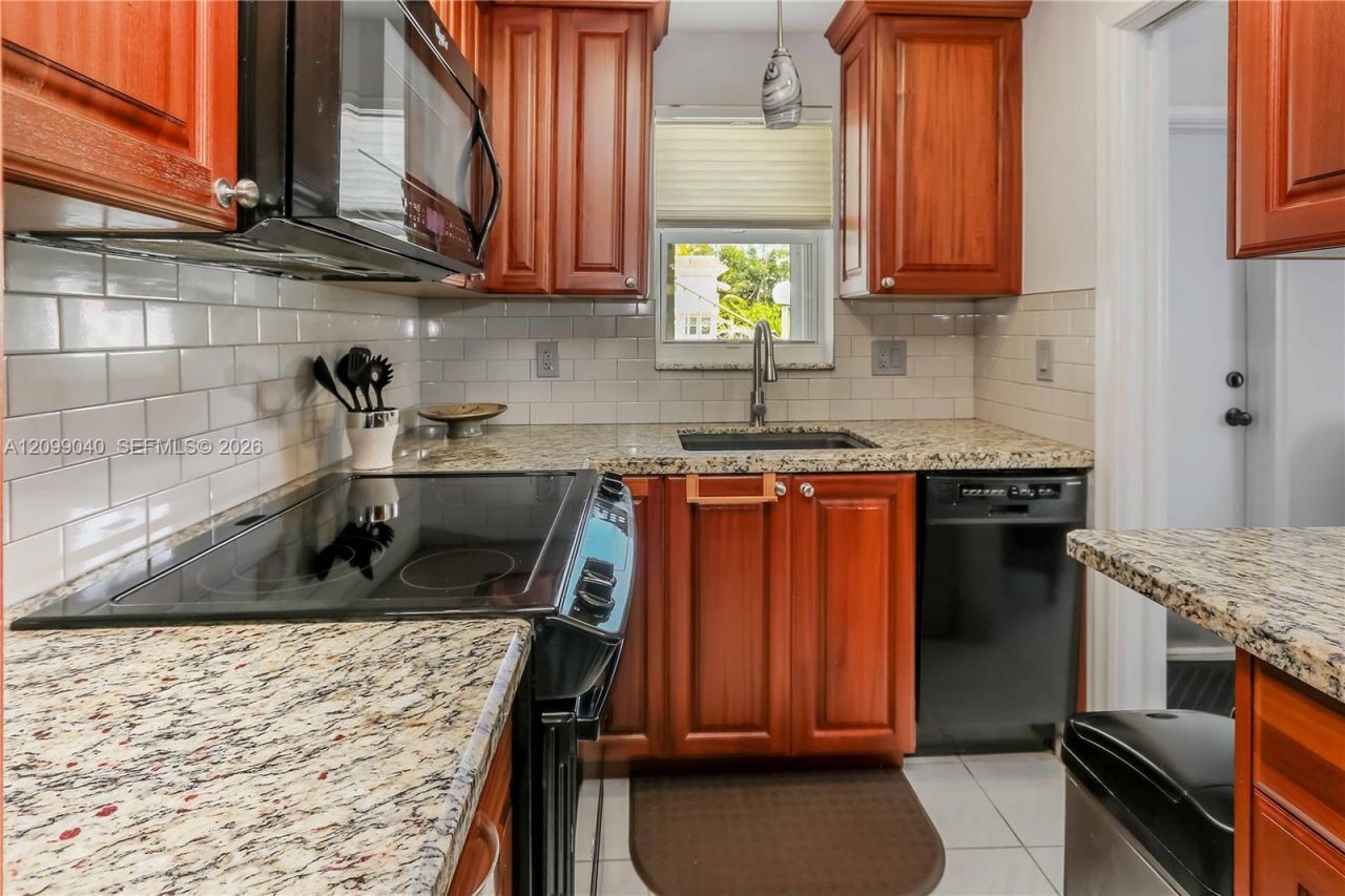 1550 N 12th Ct , Unit 1A, Hollywood, FL 33019 Photo