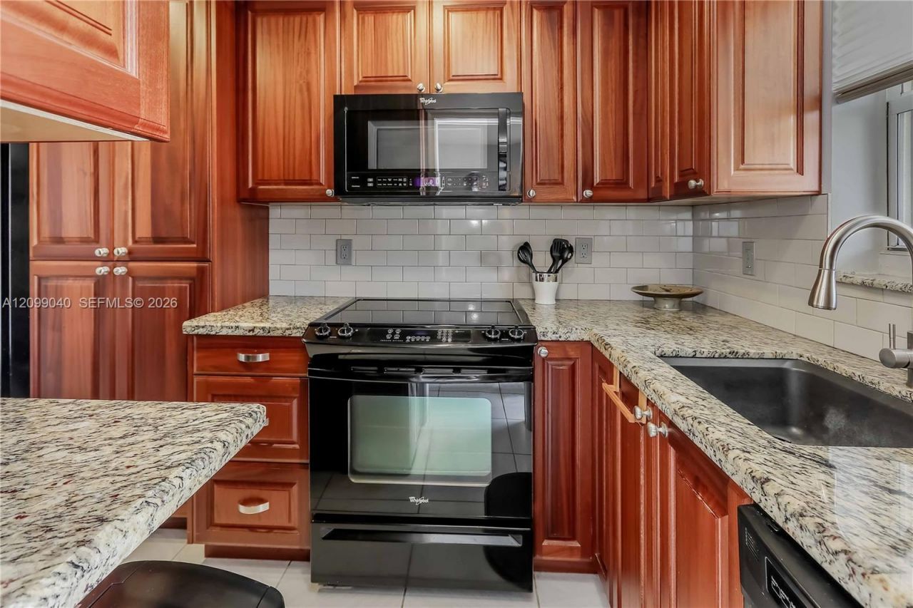 1550 N 12th Ct , Unit 1A, Hollywood, FL 33019 Photo