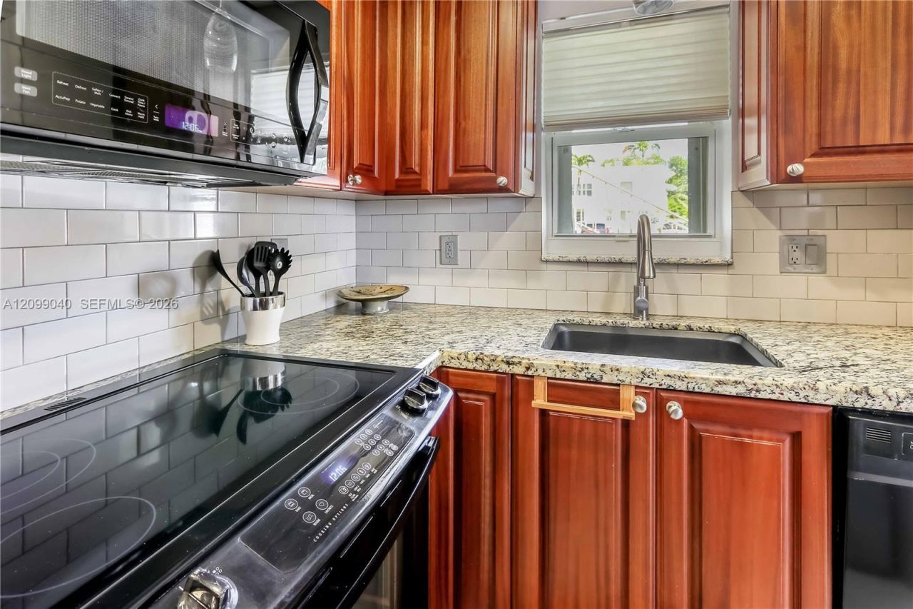1550 N 12th Ct , Unit 1A, Hollywood, FL 33019 Photo