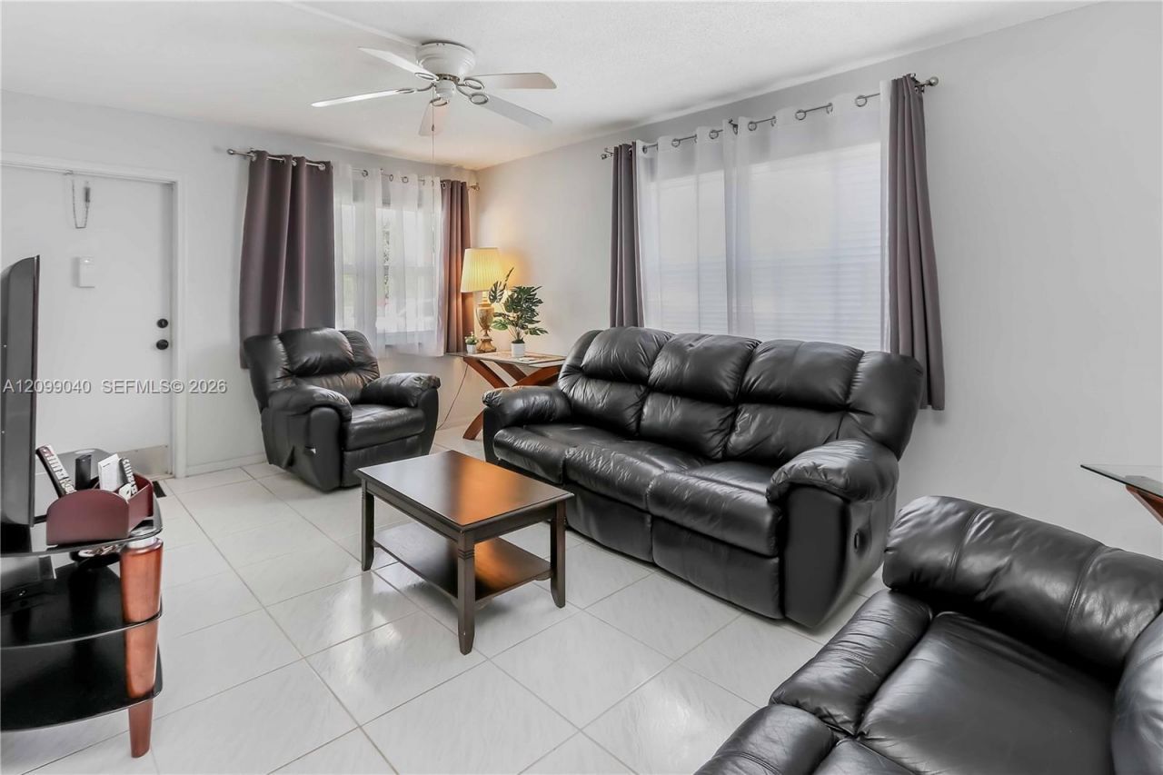 1550 N 12th Ct , Unit 1A, Hollywood, FL 33019 Photo