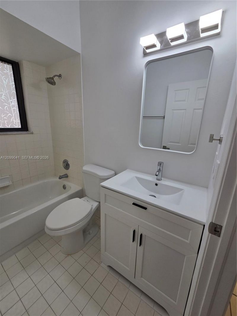 16 Via De Casas Sur , Unit 201, Boynton Beach, FL 33426 Photo
