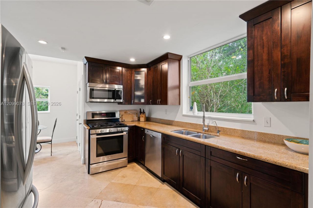 120 NE 44th St , Miami, FL 33137 Photo