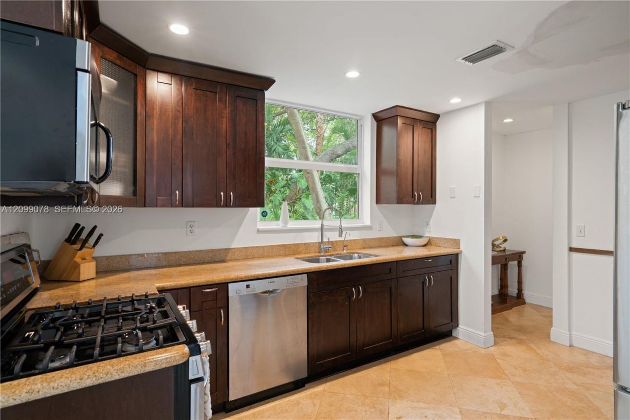 120 NE 44th St , Miami, FL 33137 Photo