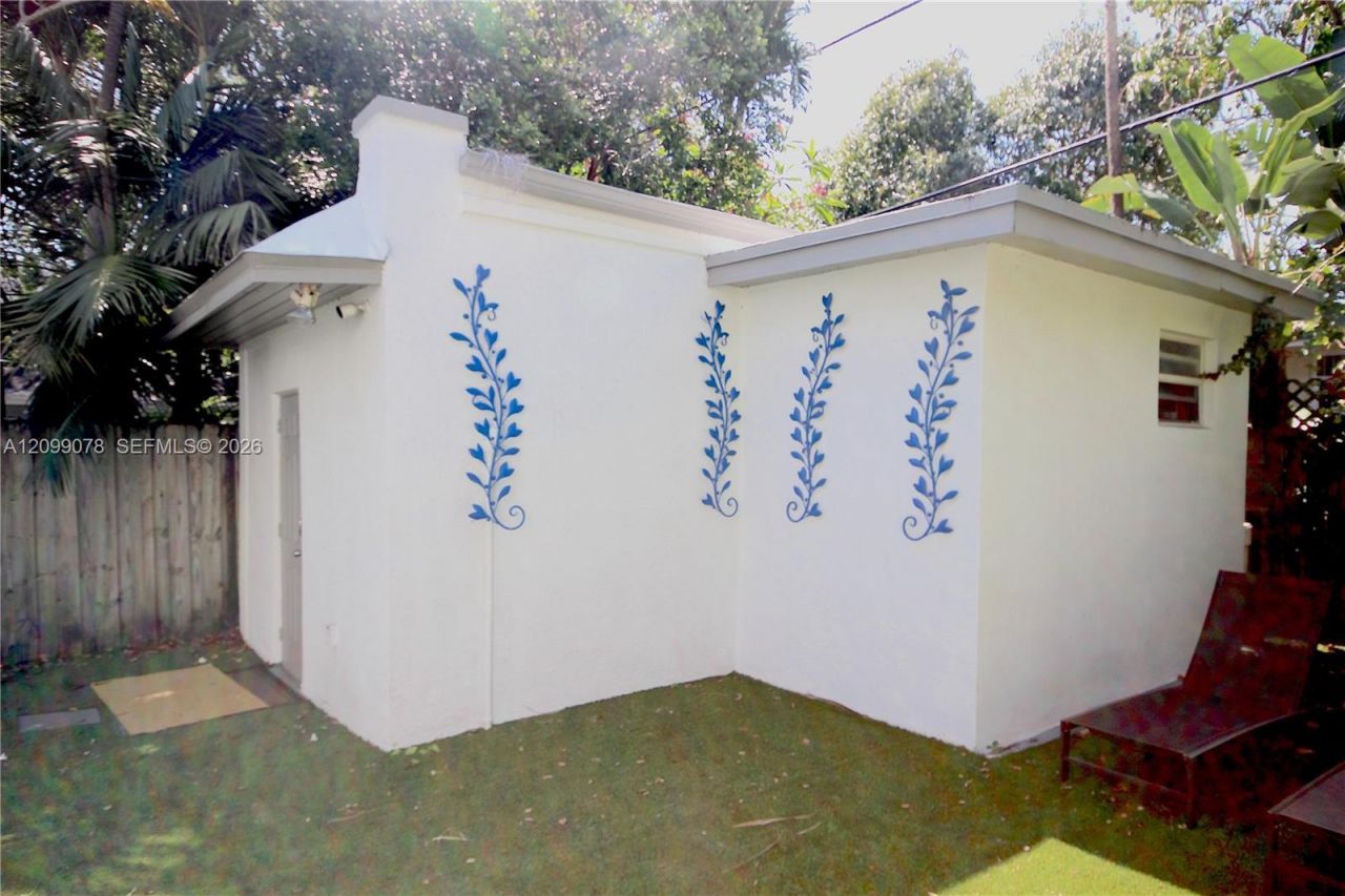 120 NE 44th St , Miami, FL 33137 Photo