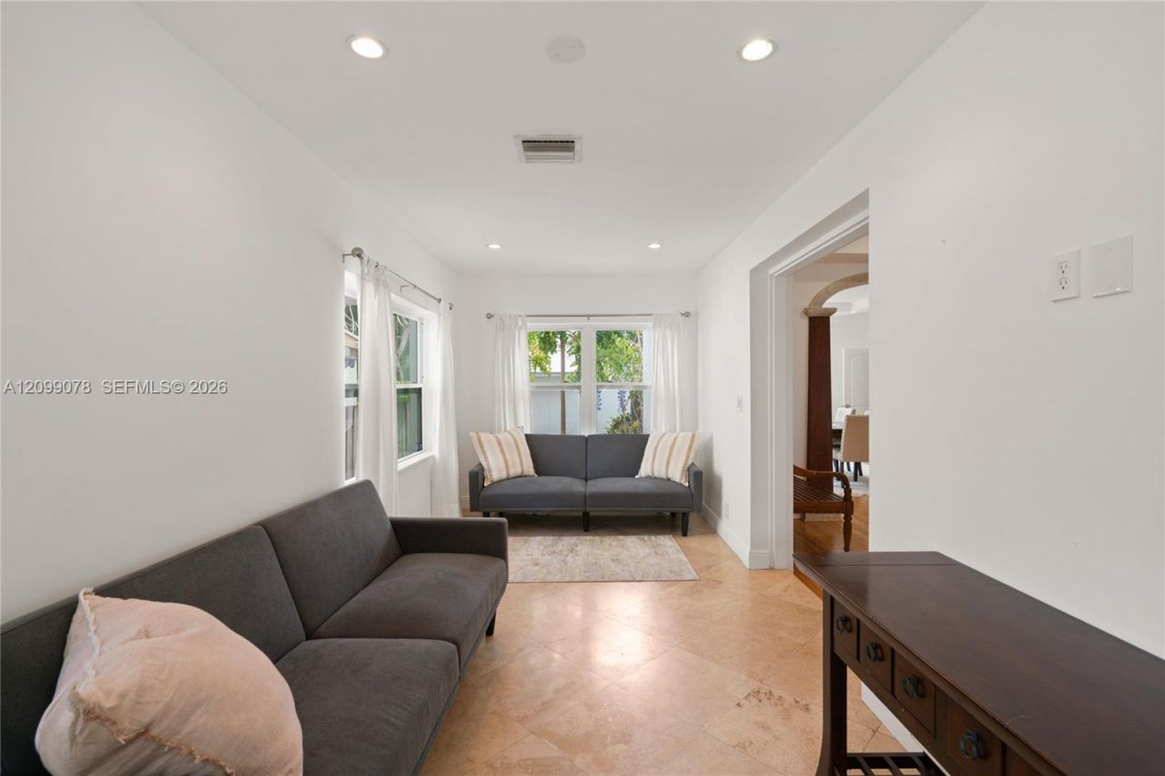 120 NE 44th St , Miami, FL 33137 Photo
