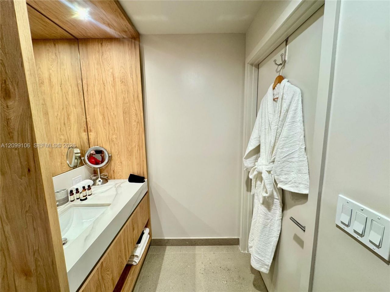 11 NE 6th St , Unit 208, Miami, FL 33132 Photo