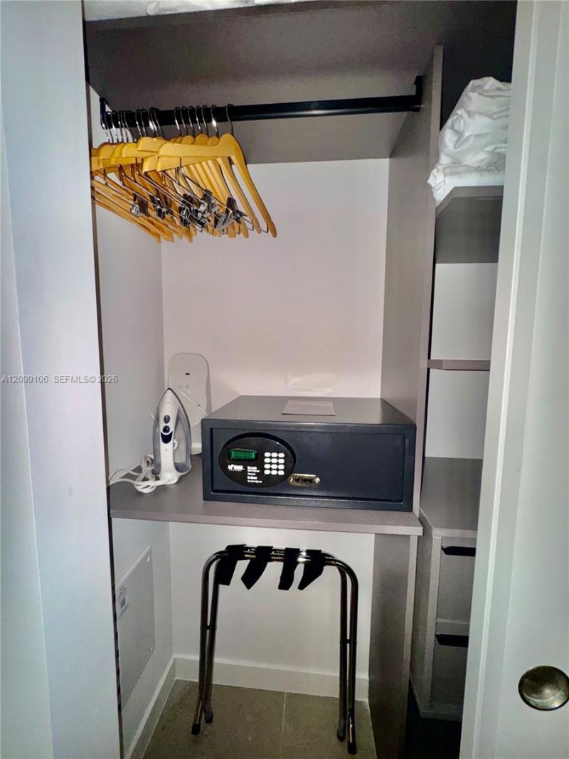 11 NE 6th St , Unit 208, Miami, FL 33132 Photo