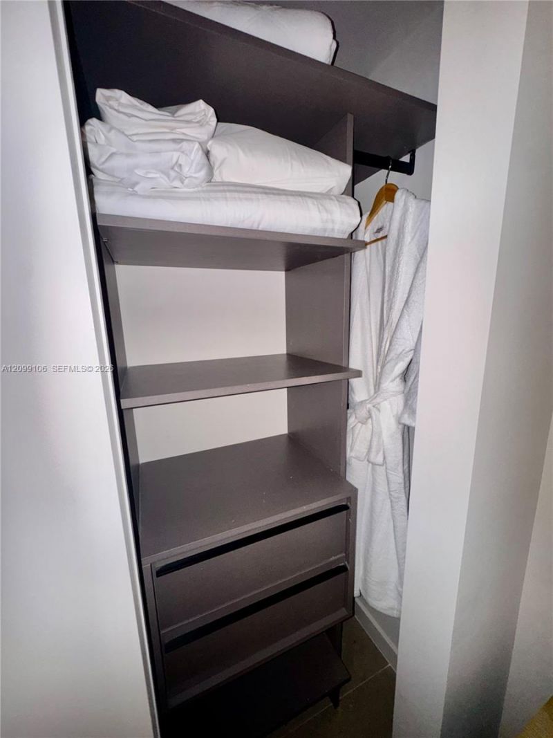 11 NE 6th St , Unit 208, Miami, FL 33132 Photo