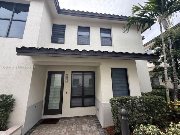 8275 NW 48th St , Doral, FL 33166