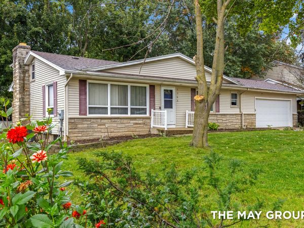 5366 Effingham Drive SE, Kentwood, MI 49508