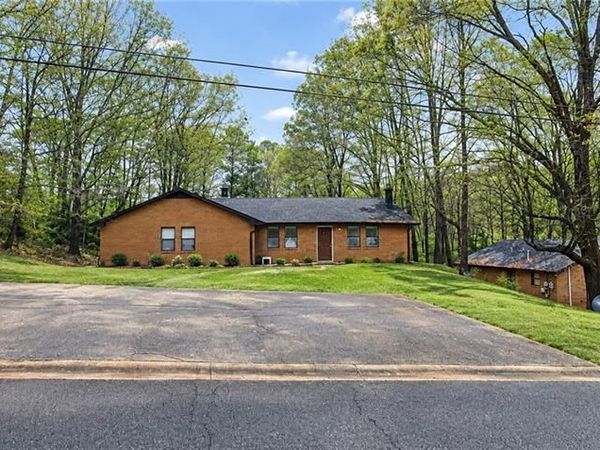 271 E Wright Street , Winder, GA 30680