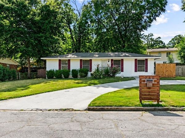 740 Tara Circle , Atlanta, GA 30354