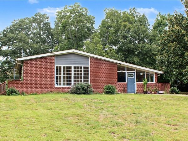 265 Elks Street , Winder, GA 30680
