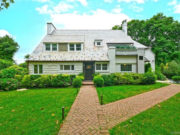 3 Beacon Hill Road , Port Washington, NY 11050