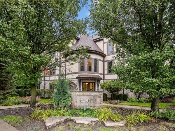 695 Roger Williams Avenue , Unit 301, Highland Park, IL 60035