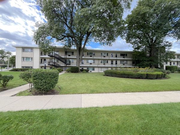 501 E Prospect Avenue, Unit 2B, Mount Prospect, IL 60056