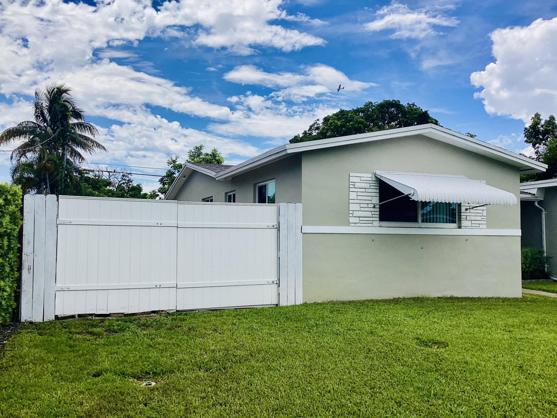 720 SW 69th Avenue, Pembroke Pines, FL 33023 Photo