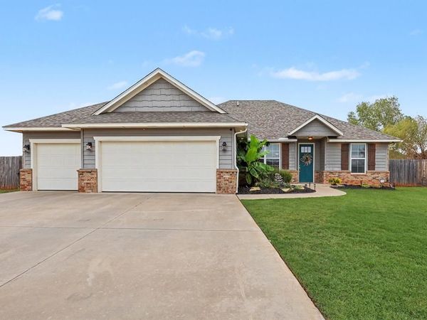 1334 Ladera Circle, Moore, OK 73160