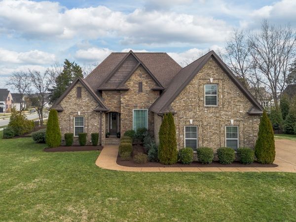 901 Larkspur Ln, Lebanon, TN 37087