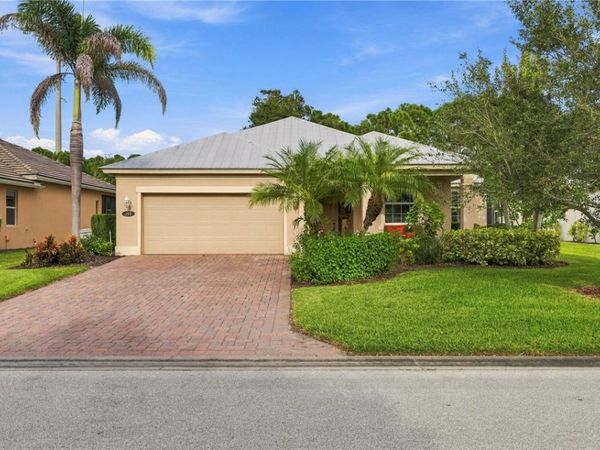 393 11th Square SW, Vero Beach, FL 32962