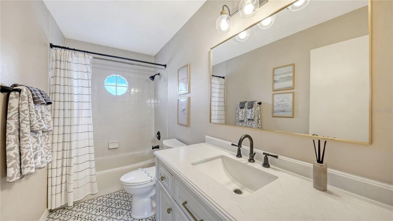1350 Siesta Bayside Drive , Unit 1350B, Sarasota, FL 34242 Photo