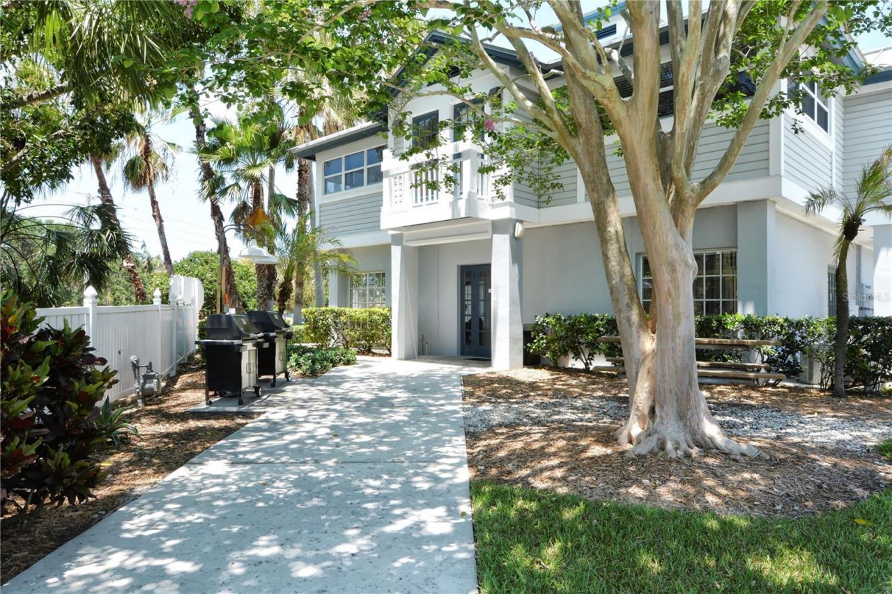 1350 Siesta Bayside Drive , Unit 1350B, Sarasota, FL 34242 Photo