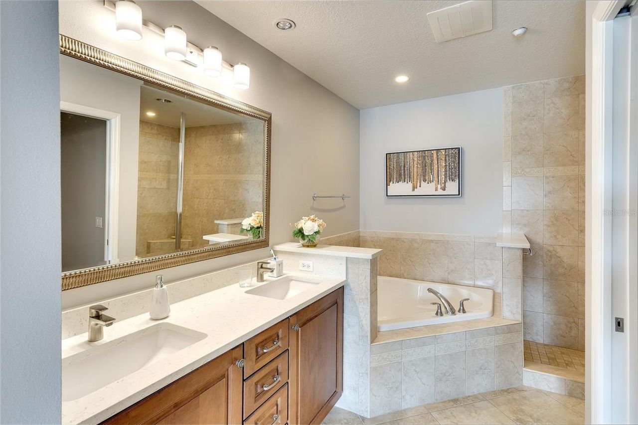 7612 Lake Vista Court, Unit 203, Lakewood Ranch, FL 34202 Photo