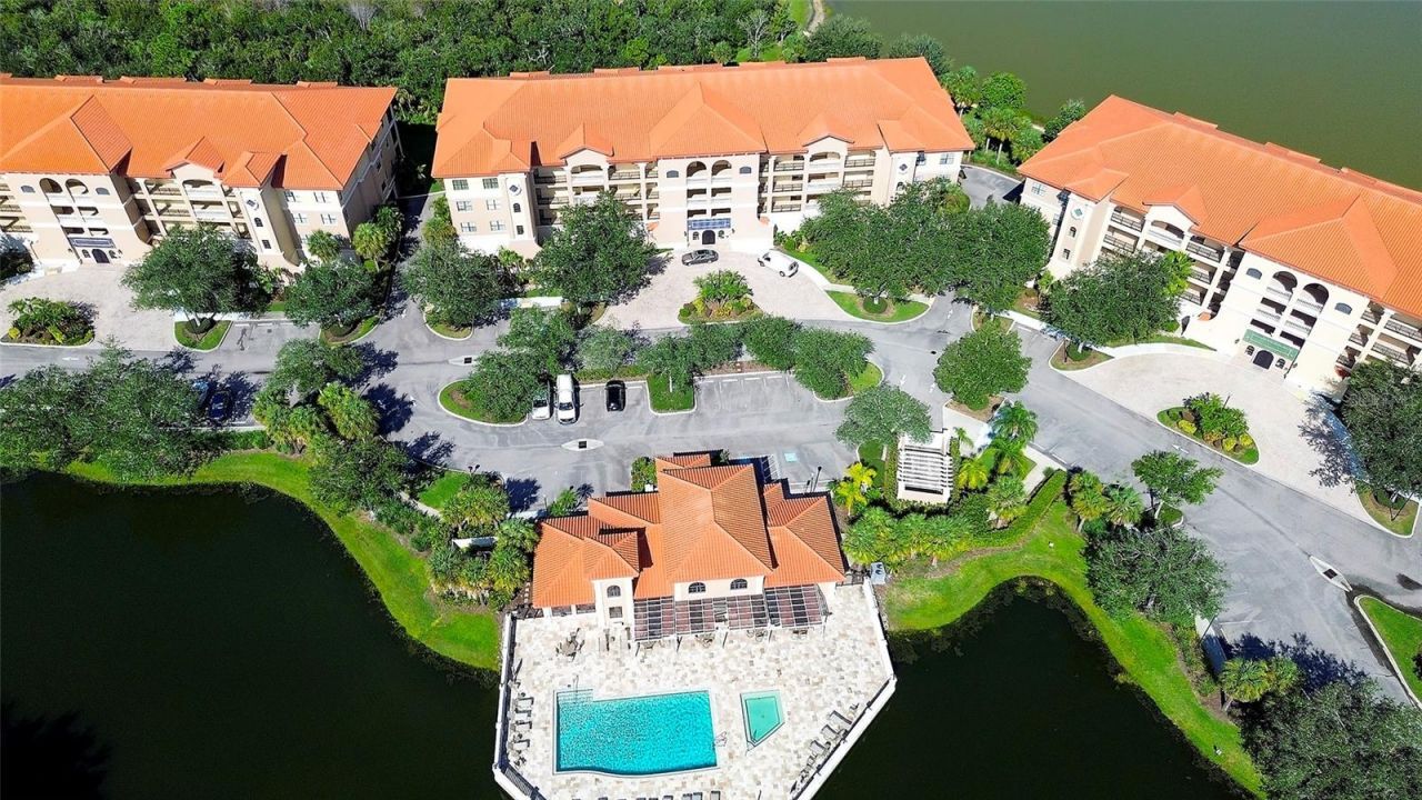 7612 Lake Vista Court, Unit 203, Lakewood Ranch, FL 34202 Photo