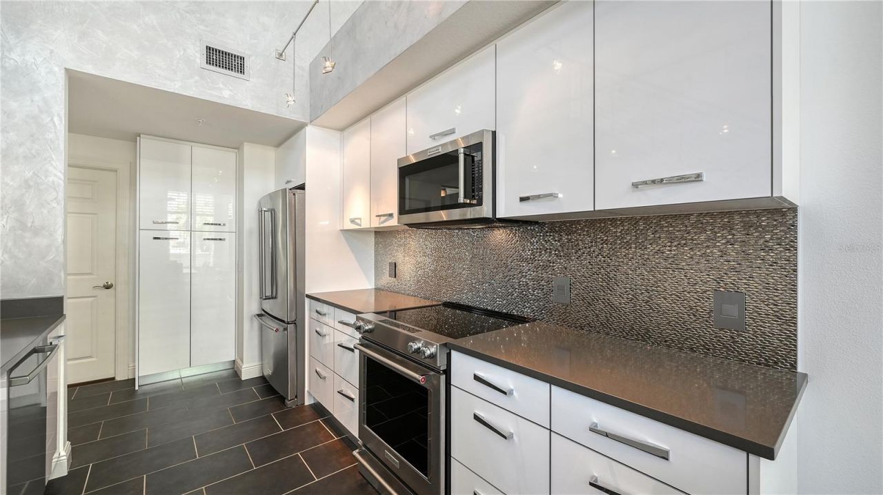 800 N Tamiami Trail , Unit 321, Sarasota, FL 34236 Photo