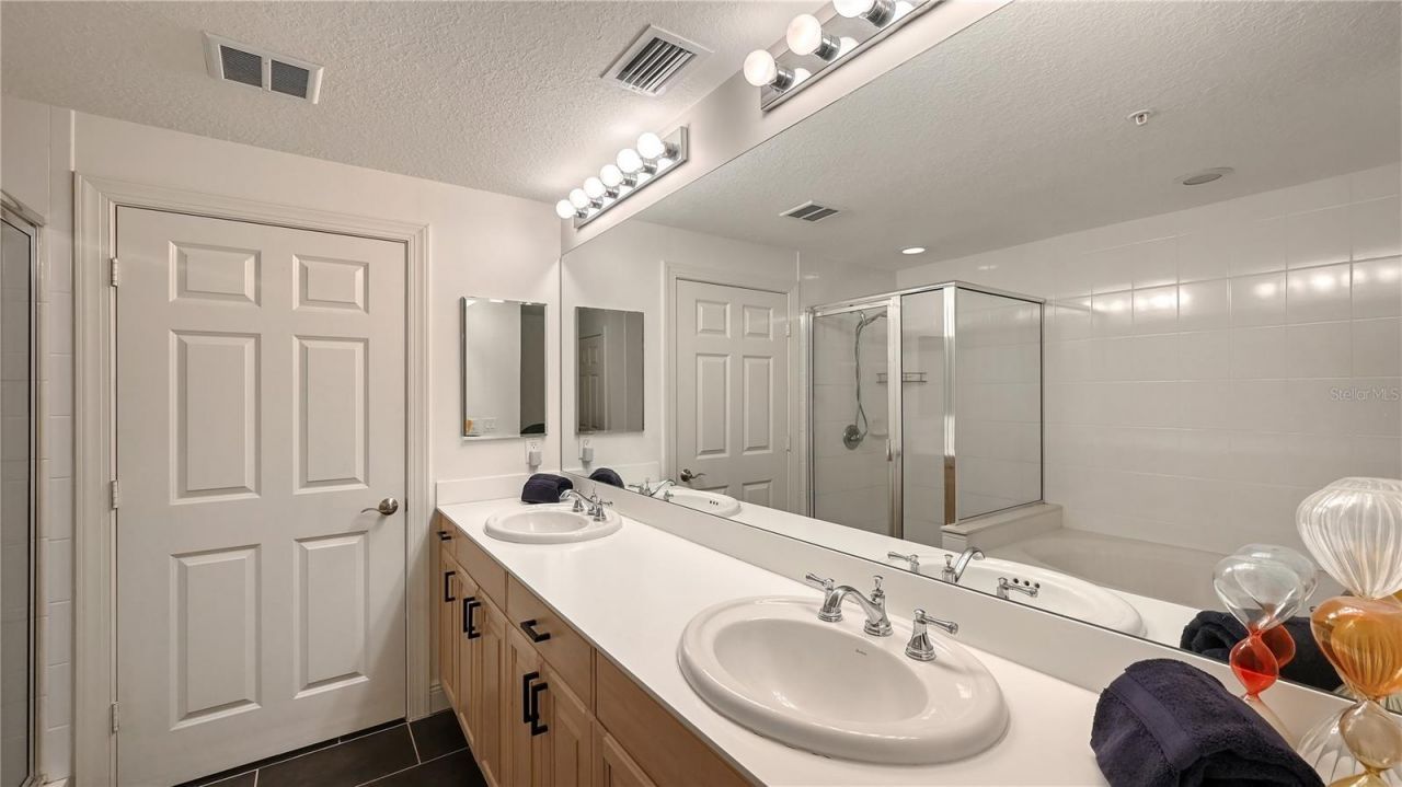 800 N Tamiami Trail , Unit 321, Sarasota, FL 34236 Photo