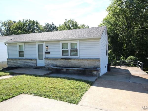 8916 Higginson Drive, St Louis, MO 63121