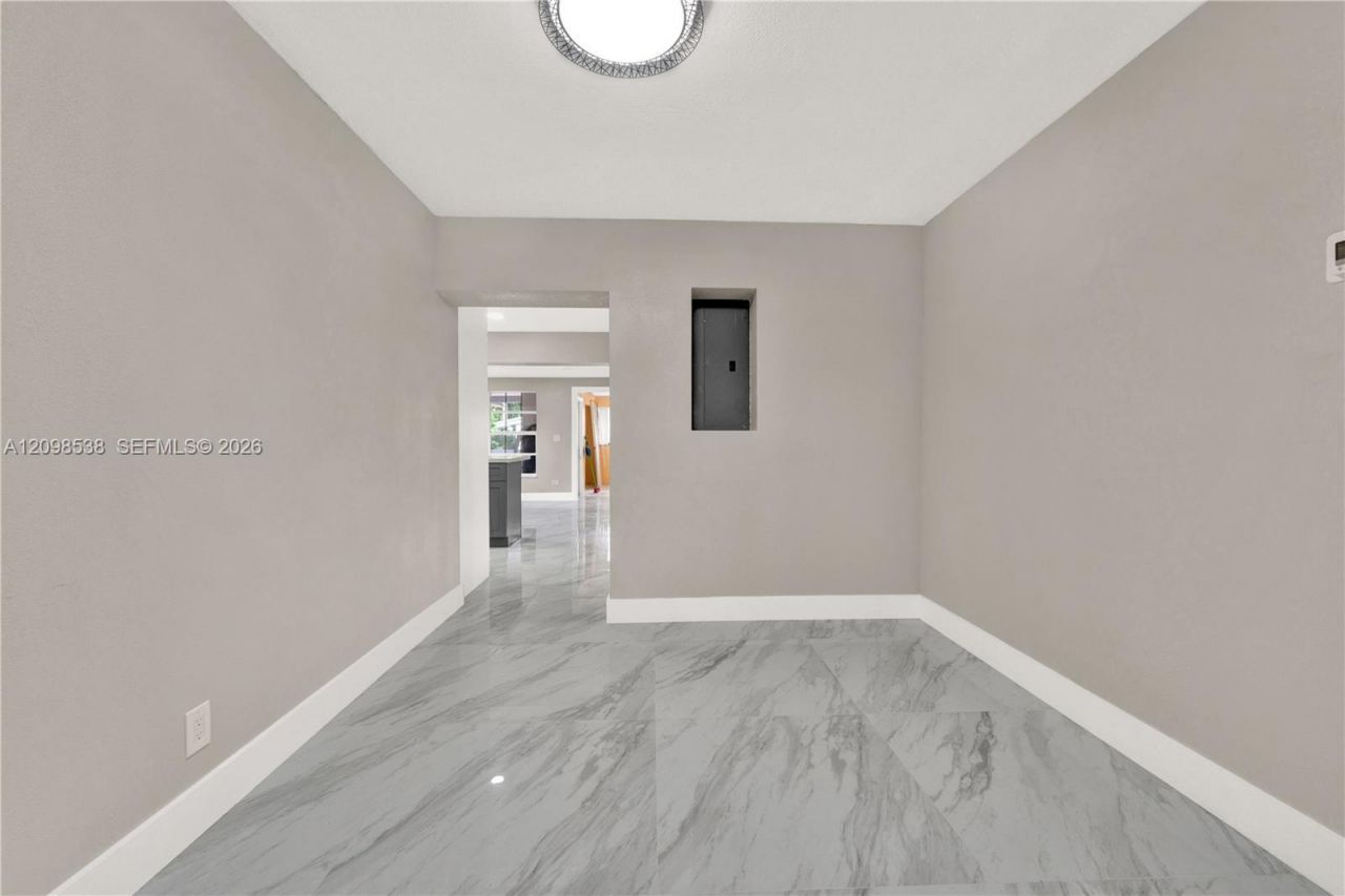 951 W 30th St , Hialeah, FL 33012 Photo