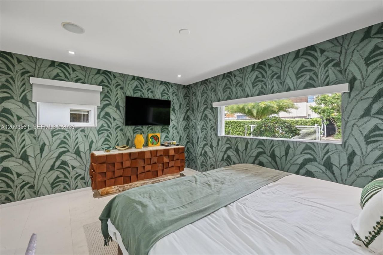 5815 N Bay Rd , Miami Beach, FL 33140 Photo