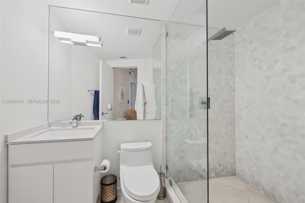 5815 N Bay Rd , Miami Beach, FL 33140 Photo