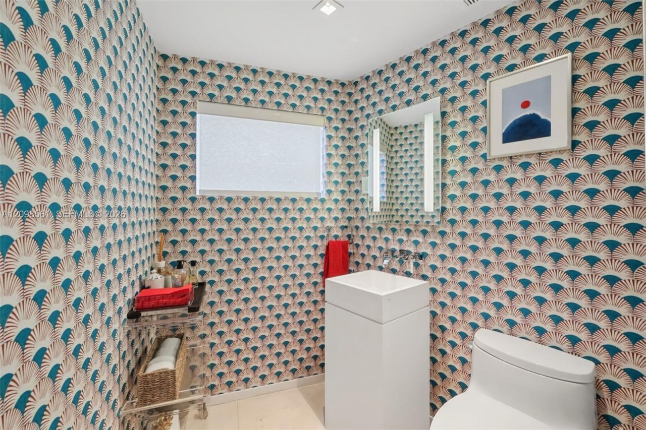 5815 N Bay Rd , Miami Beach, FL 33140 Photo