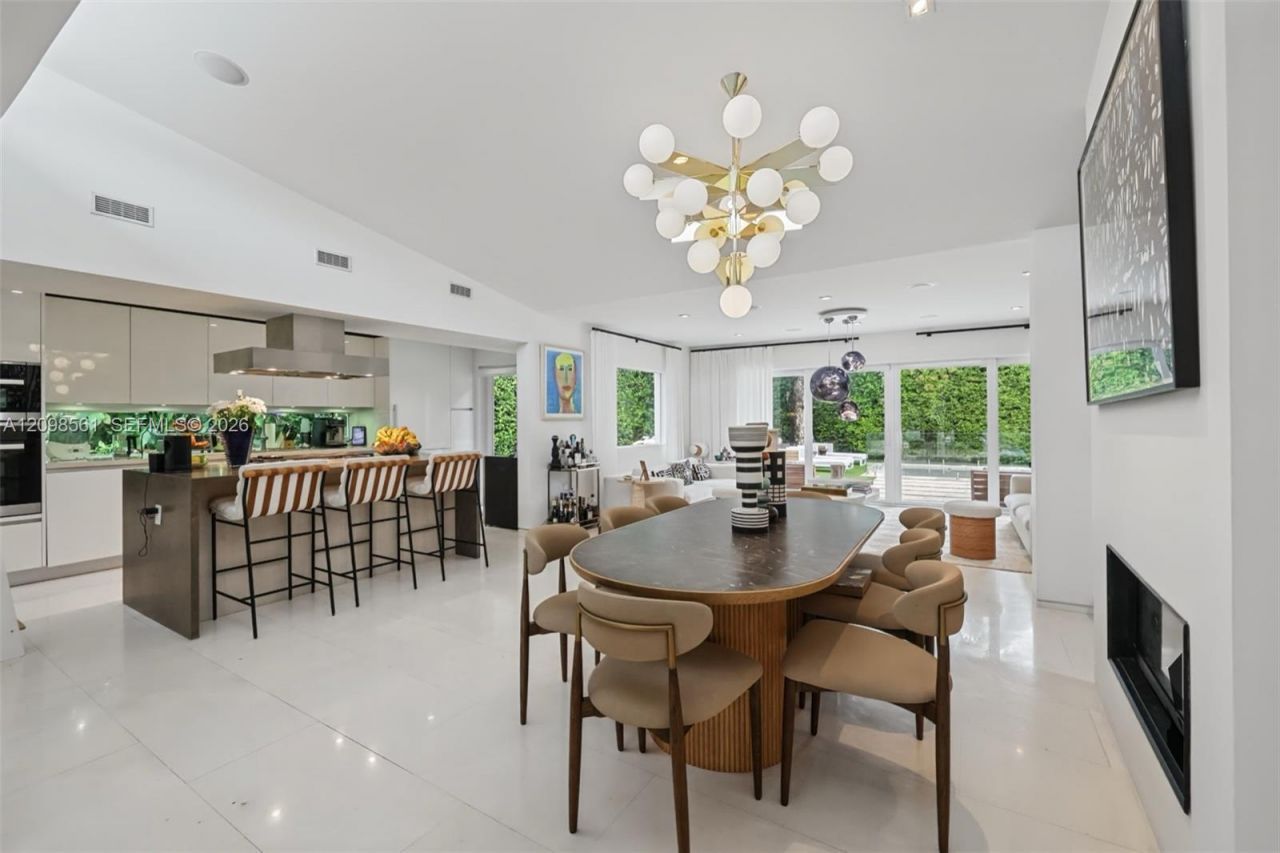5815 N Bay Rd , Miami Beach, FL 33140 Photo