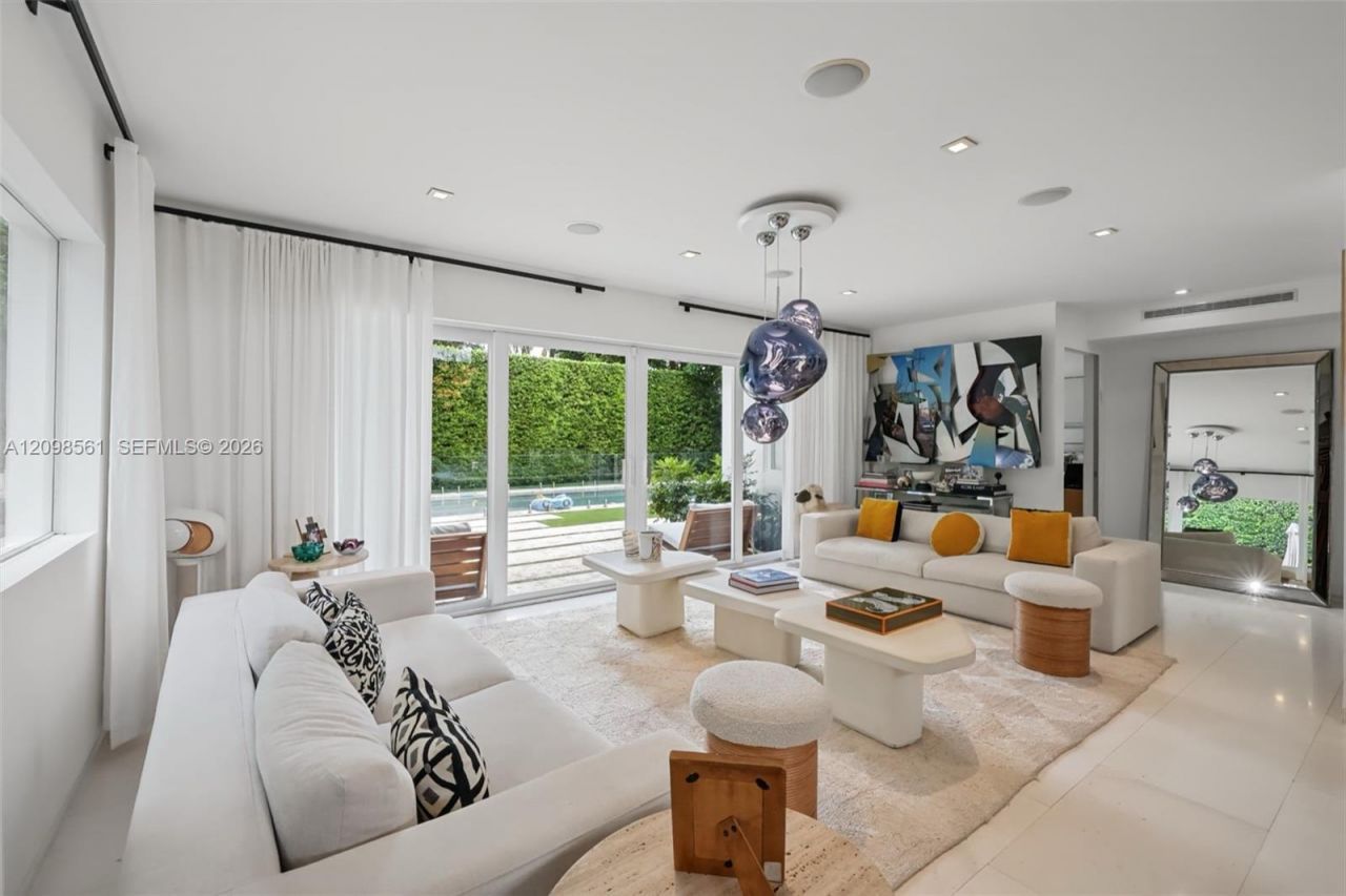 5815 N Bay Rd , Miami Beach, FL 33140 Photo