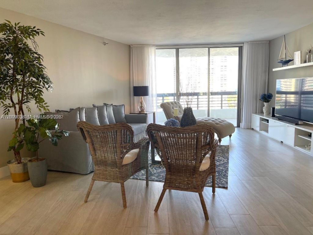 3500 Mystic Pointe Dr, Unit 1507, Aventura, FL 33180 Photo