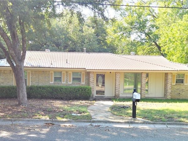 1408 W 4th Street , Lampasas, TX 76550