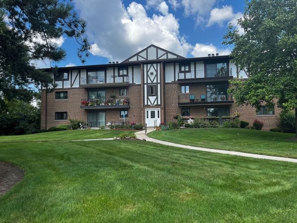 11018 Theresa Circle , Unit 2D, Palos Hills, IL 60465